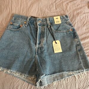 Levi’s rib cage button fly shorts size 28. NWT